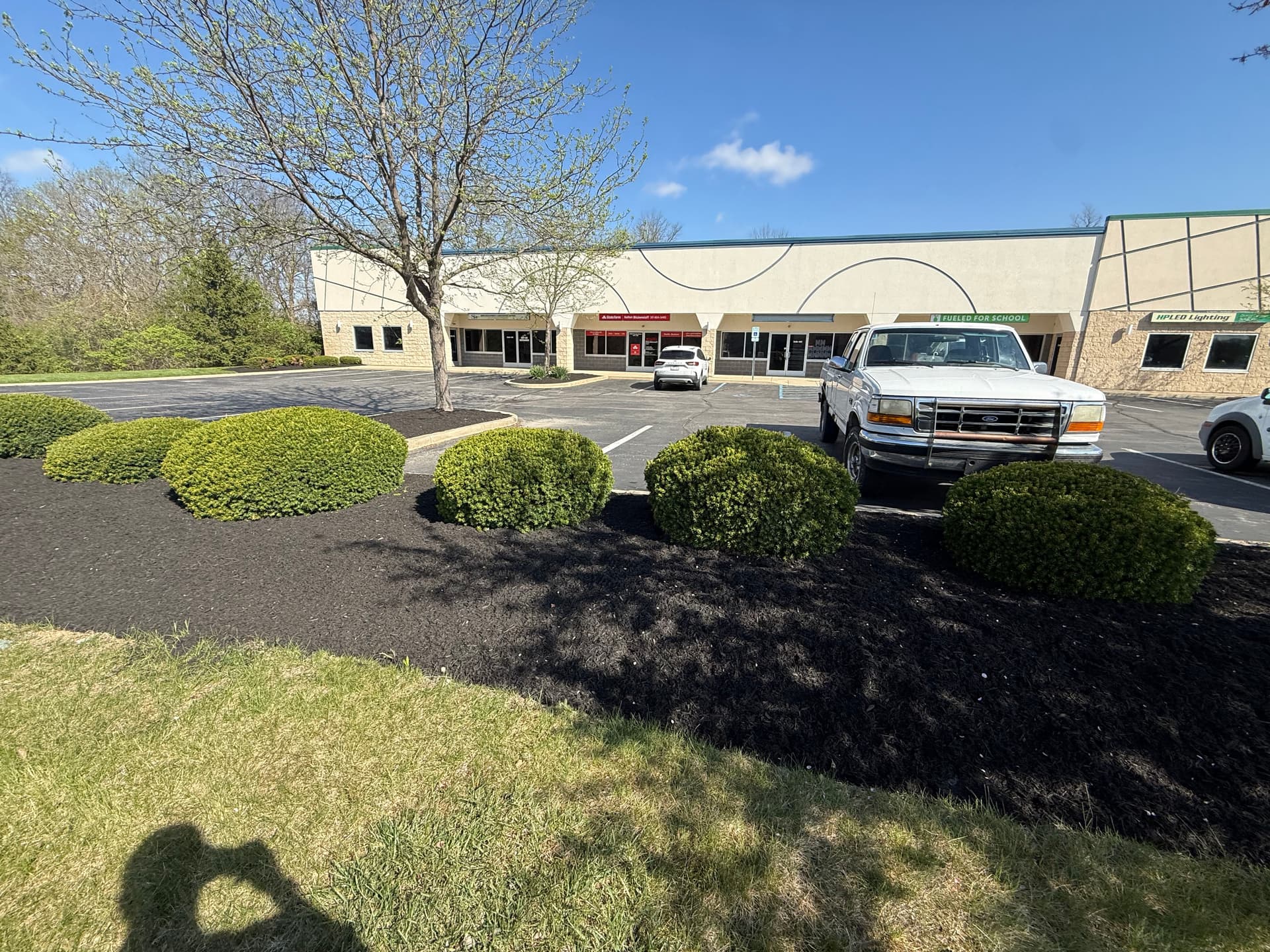 Gallery photos for Commercial Mulch and Cleanup Done Right in Noblesville: Image #2